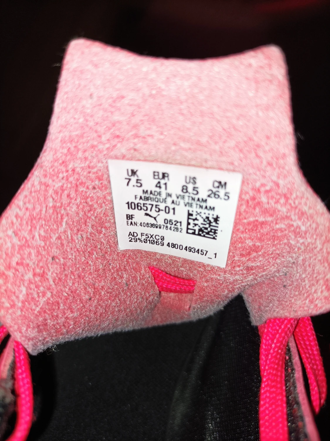 Rosa och svarta fotbollsskor från Puma - 3