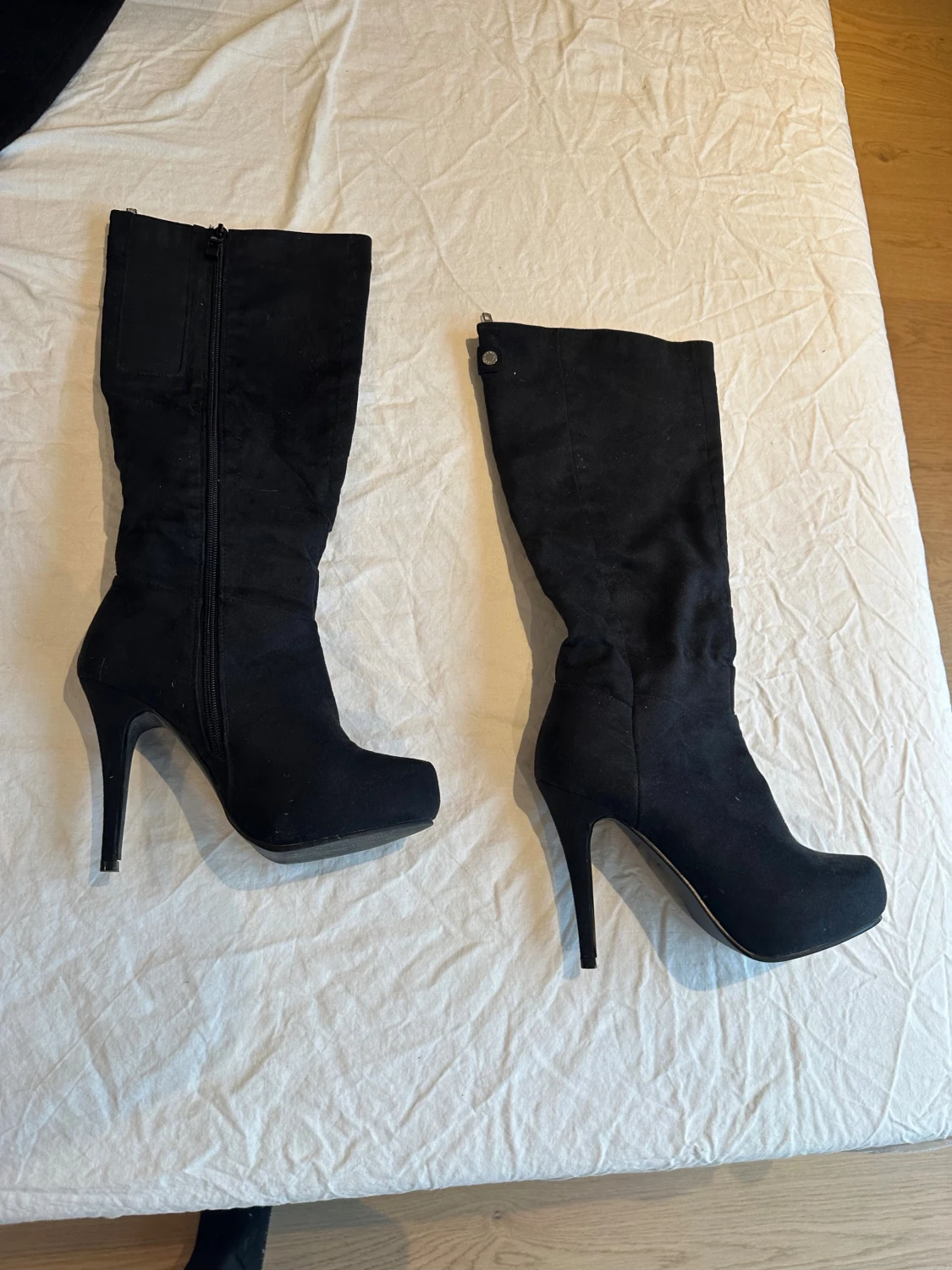 Nya Svarta höga stövlar med klack stl 38 - 4