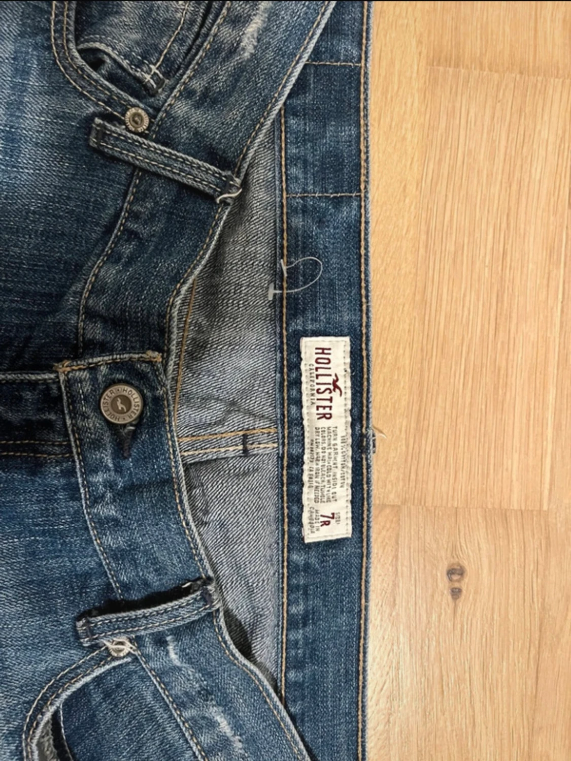 Blå bootcut jeans från Hollister - 1