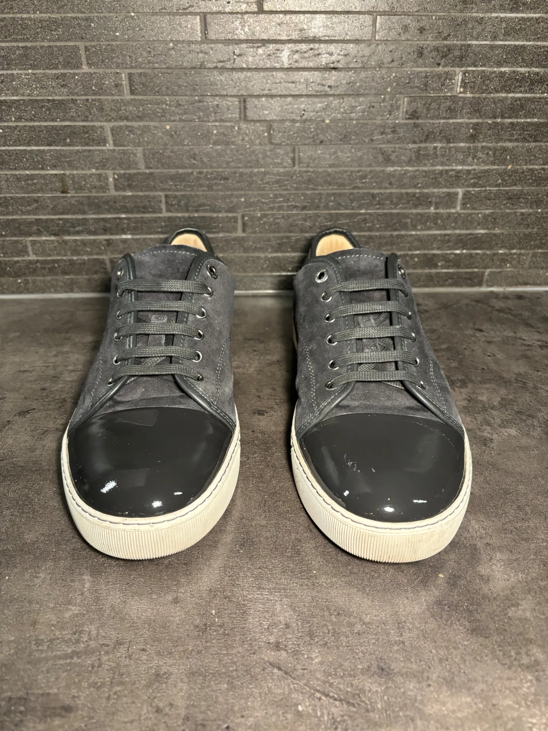 Mörkgrå Lanvin med lackad tå - 2