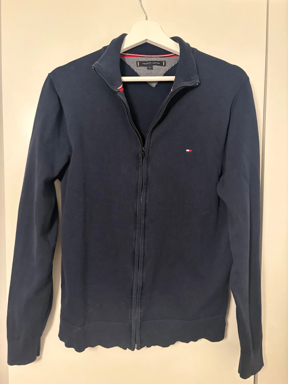 Marinblå kofta från Tommy Hilfiger