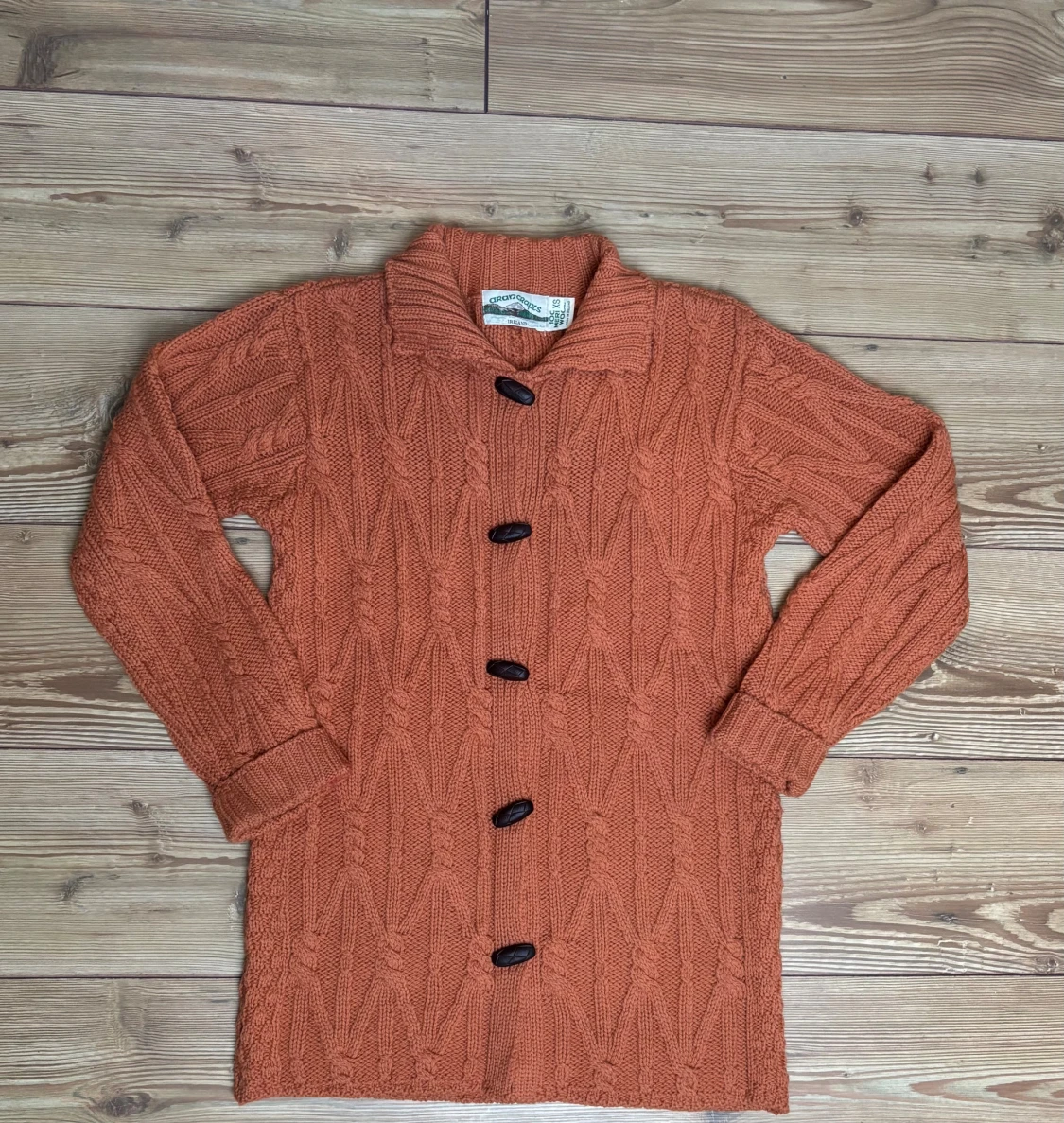 Rostorange kofta från Aran Crafts