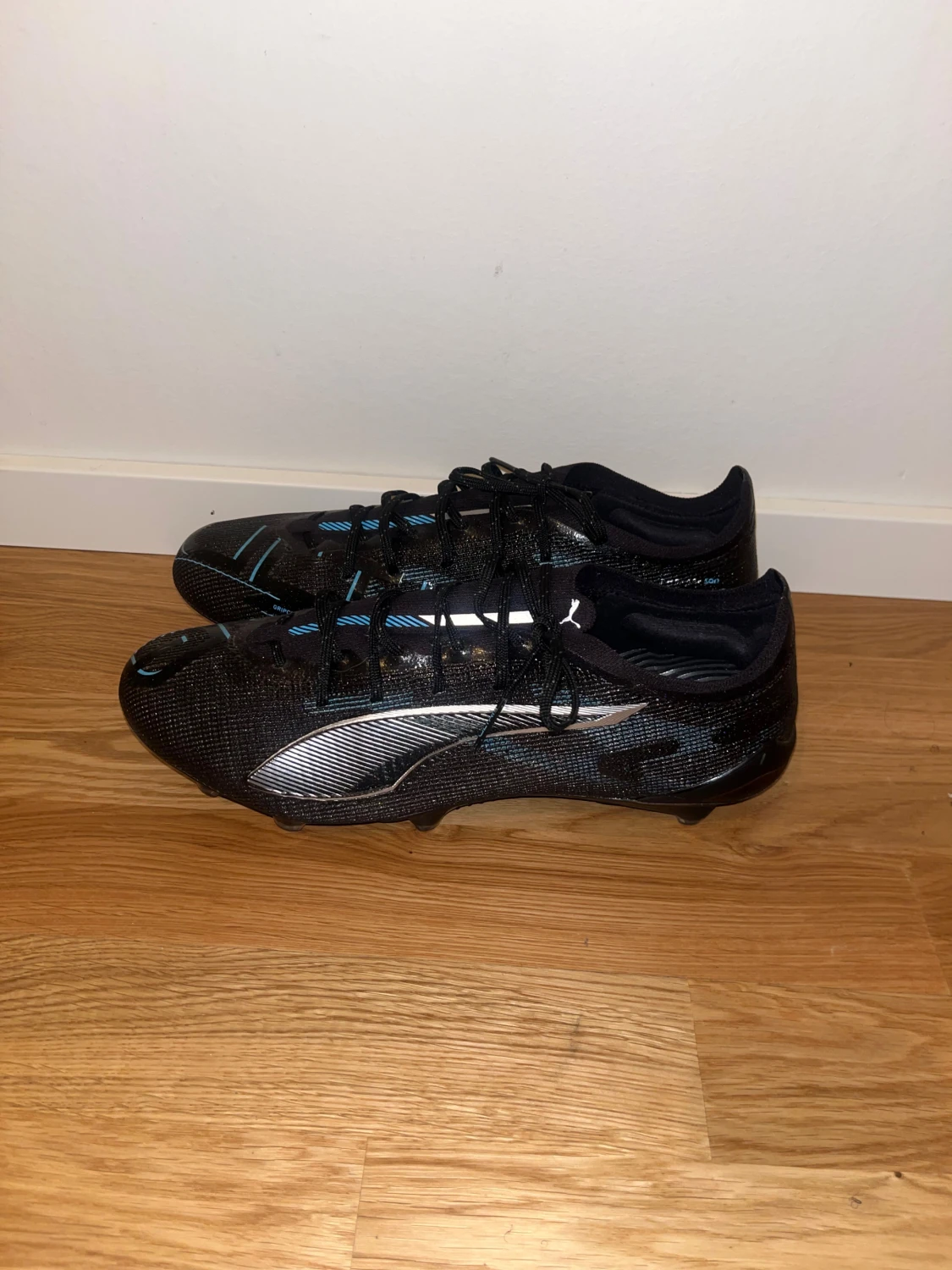 Svarta Puma fotbollsskor - 2