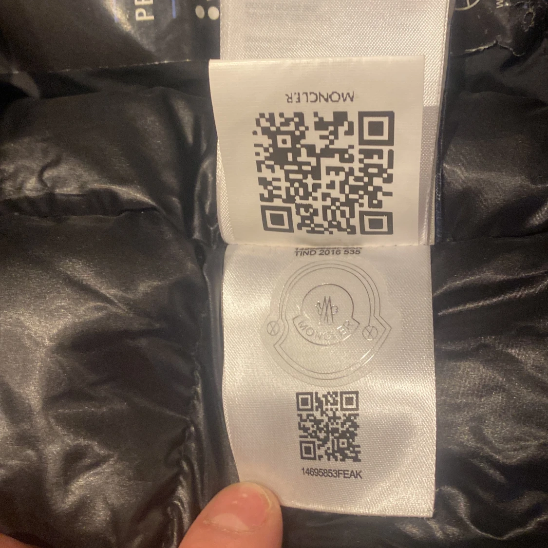 Svart dunjacka från Moncler Short Down - 4