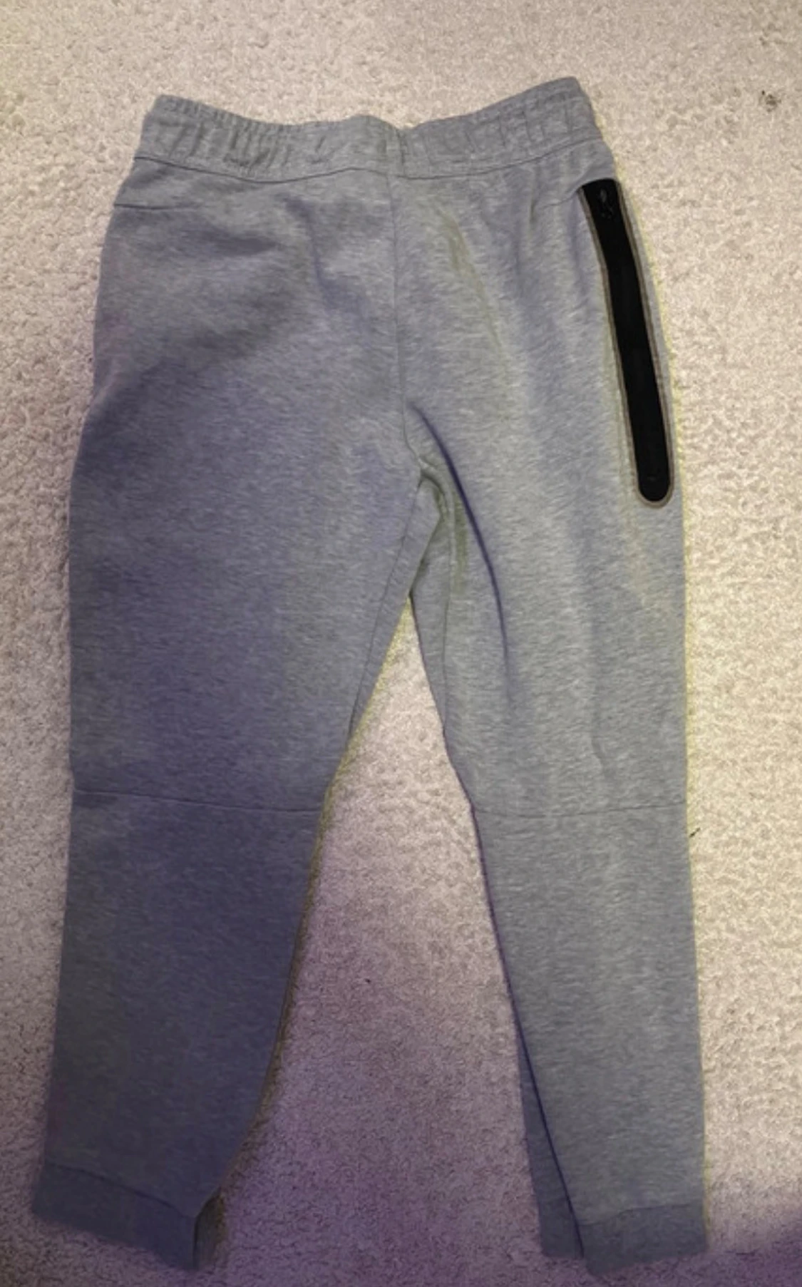 Grå Nike tech byxa storlek L Juniorstorlek - 1