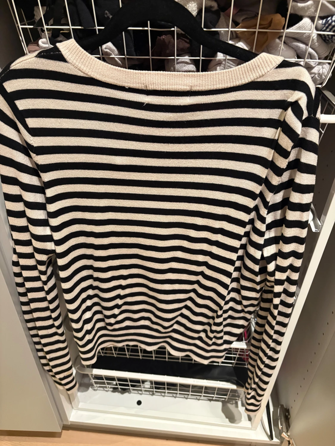 Randig kofta från H&M i svart och vit - 1