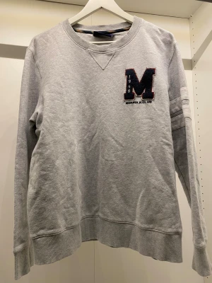 Morris tröja  - Säljer en Morris tröja, skick 8/10!👍Storlek L. Hör av er om ni har några frågor eller funderingar!☺️