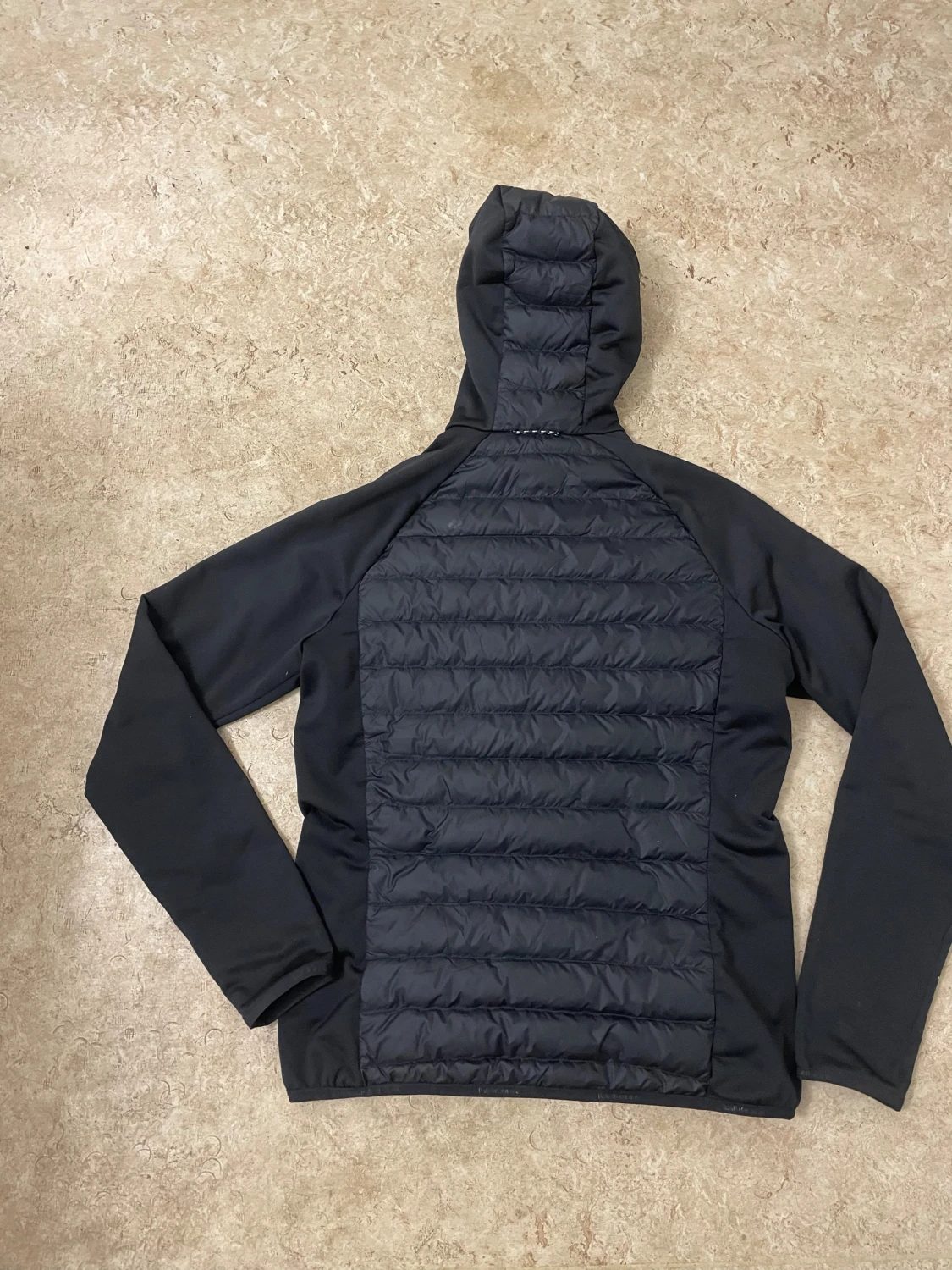 Svart Peak Performance pufferjacka - 1