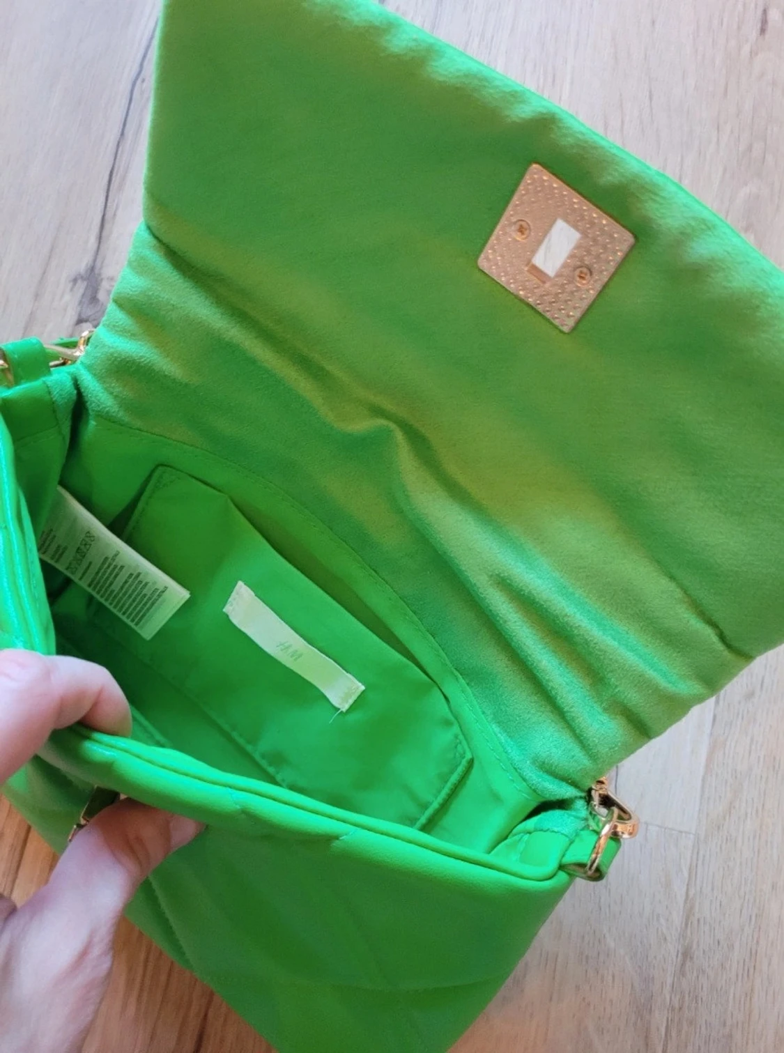 Grön quiltad axelväska från H&M - 3