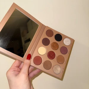 Caia ögonskuggspalett - Bibbz signature palette från Caia Cosmetics. En palett som ej säljs långre