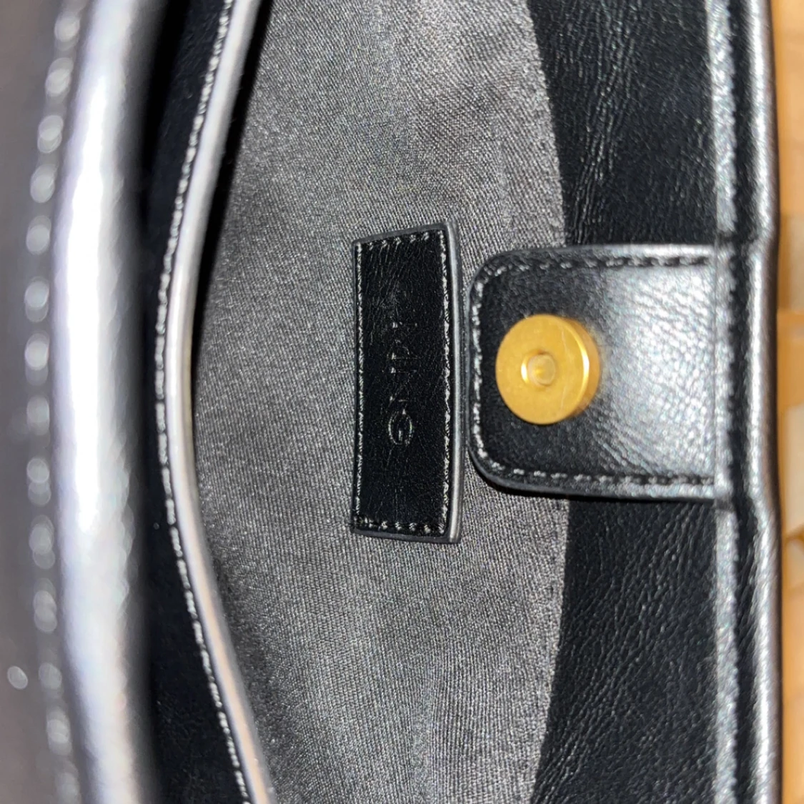 Svart axelväska från mango - 3