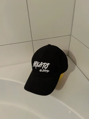 Axel Arigato keps - Säljer denna keps för att jag inte använt den på några månader. Priset går att diskutera:)