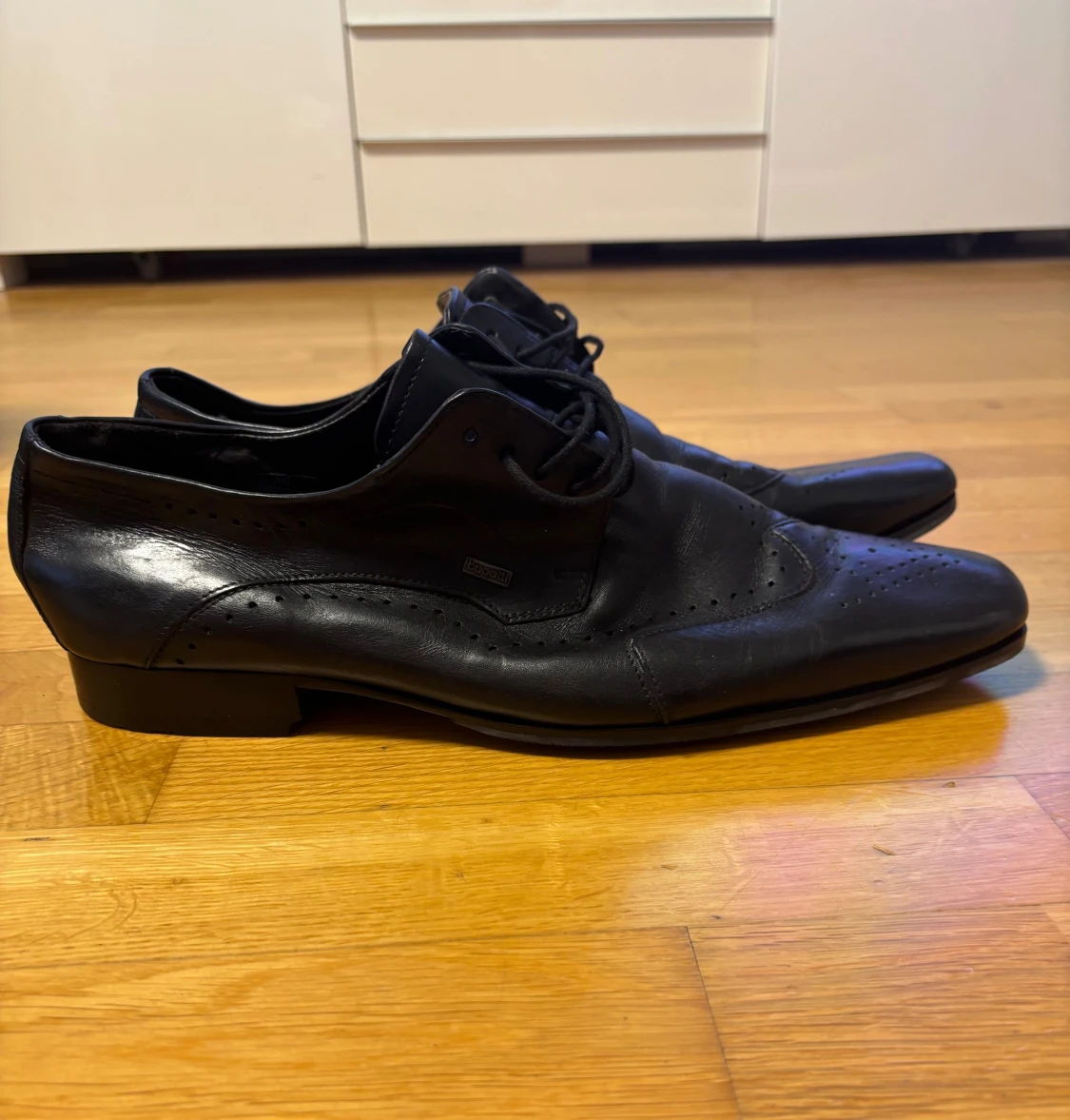 Bugatti kostym skor - 1