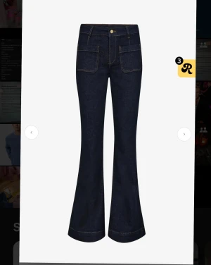 Jeans med fickor fram - Bootcut jeans med fickor fram. Köpte på boozt för 779kr. Använda några gånger men inga defekter! 💋