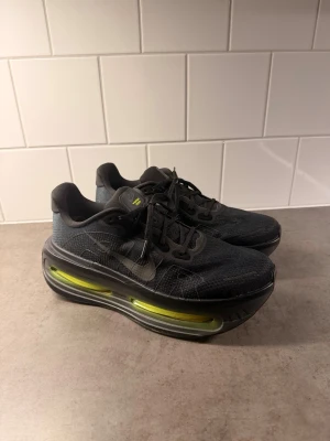 Nike Vomero Premium  - Nike vomero premium, mycket bra skick Size: 45  Har även kvitto på skorna