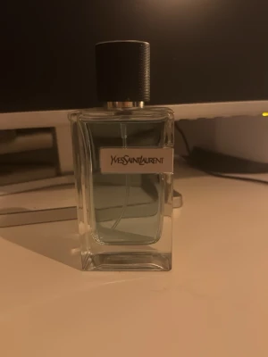 Yves Saint Laurent Y EDT - Oanvänd