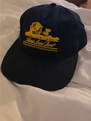 Aime Leon dore keps  - Snygg keps från aime Leon dore i nytt skick, justera storleken med knappar där bak 