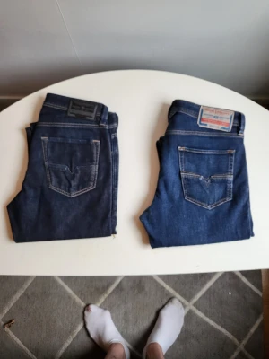 2 par diesel jeans  - Jättefina båda två. De mörkare är w31 L32 de ljusare är w32 L31