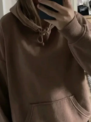 Brun hoodie  - Mysig hoodie i storlek xs