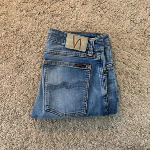 Nudie jeans - Tja! Säljer ett par Nudie jeans i storleken (31/30)-skick 8/10. Vid minsta lilla fundering hör av er!