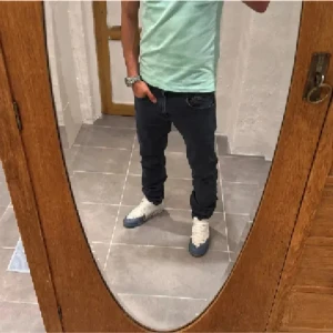 Replay jeans  - Ett par snygga byxor från Replay i storlek W31 L32 i modellen Anbbas 