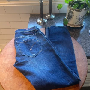 Dondup  - Dondup i storlek 33 | mycket fint skick och inga defekter | nypris runt 4000. | kom dm för fler funderingar! 