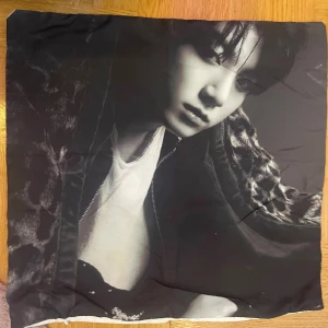 Bts jungkook kuddfodral - Skitsnygg bts jungkook kuddfodral 💕💕pris kan diskuteras