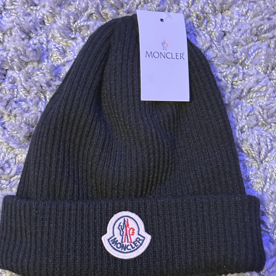 Svart ribbad mössa från Moncler - 2