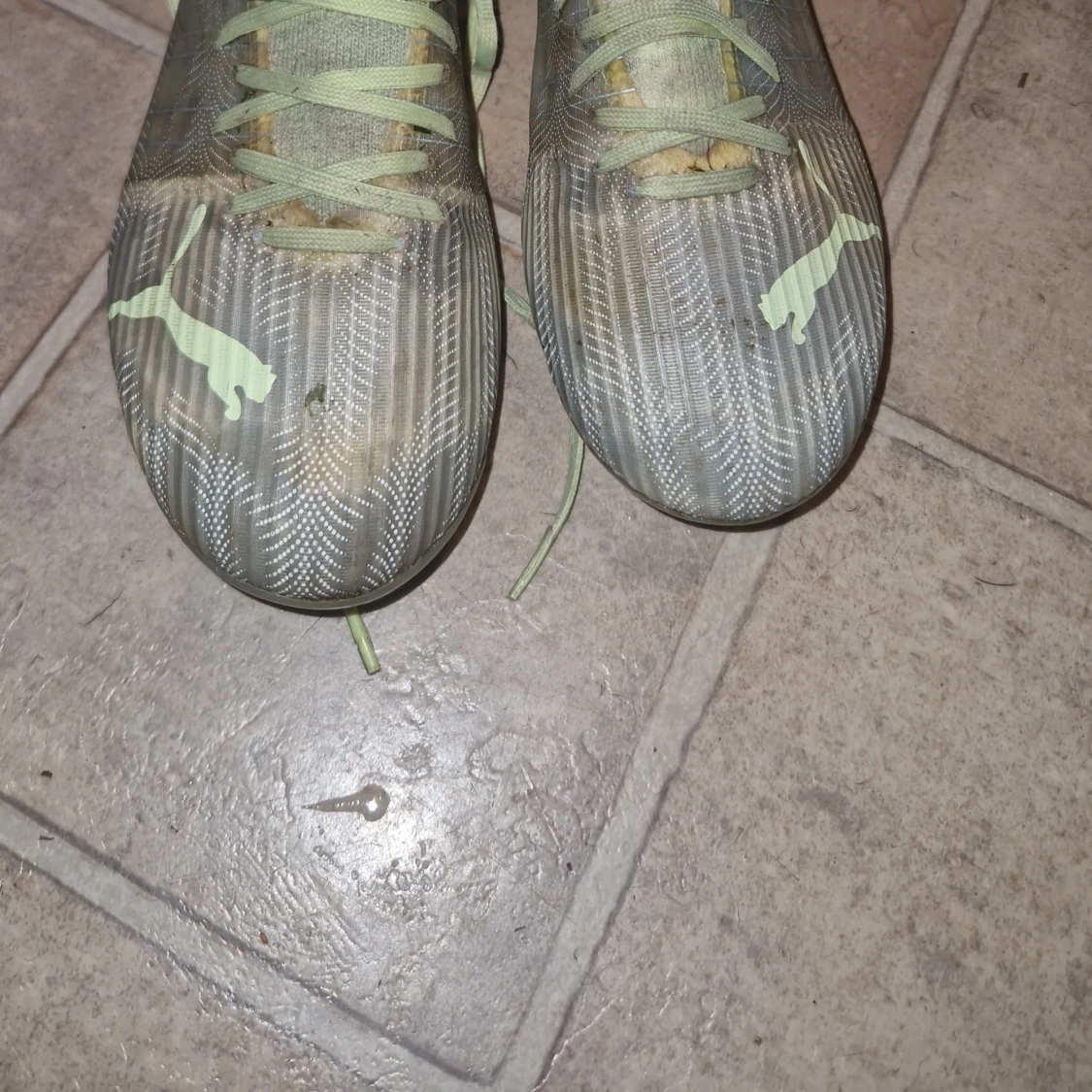 Puma fotbollsskor i ljusgrönt - 1