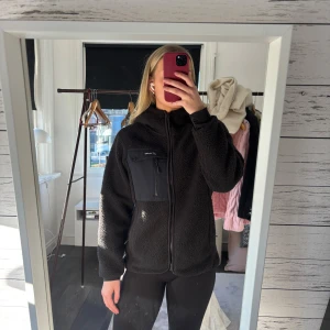 Fleece jacka/tröja - Jacka/tröja från RevolutionRace, använd några gånger