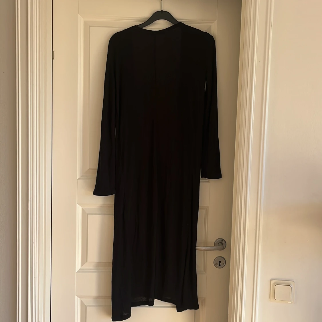 Svart lång kofta från BikBok XS - 1