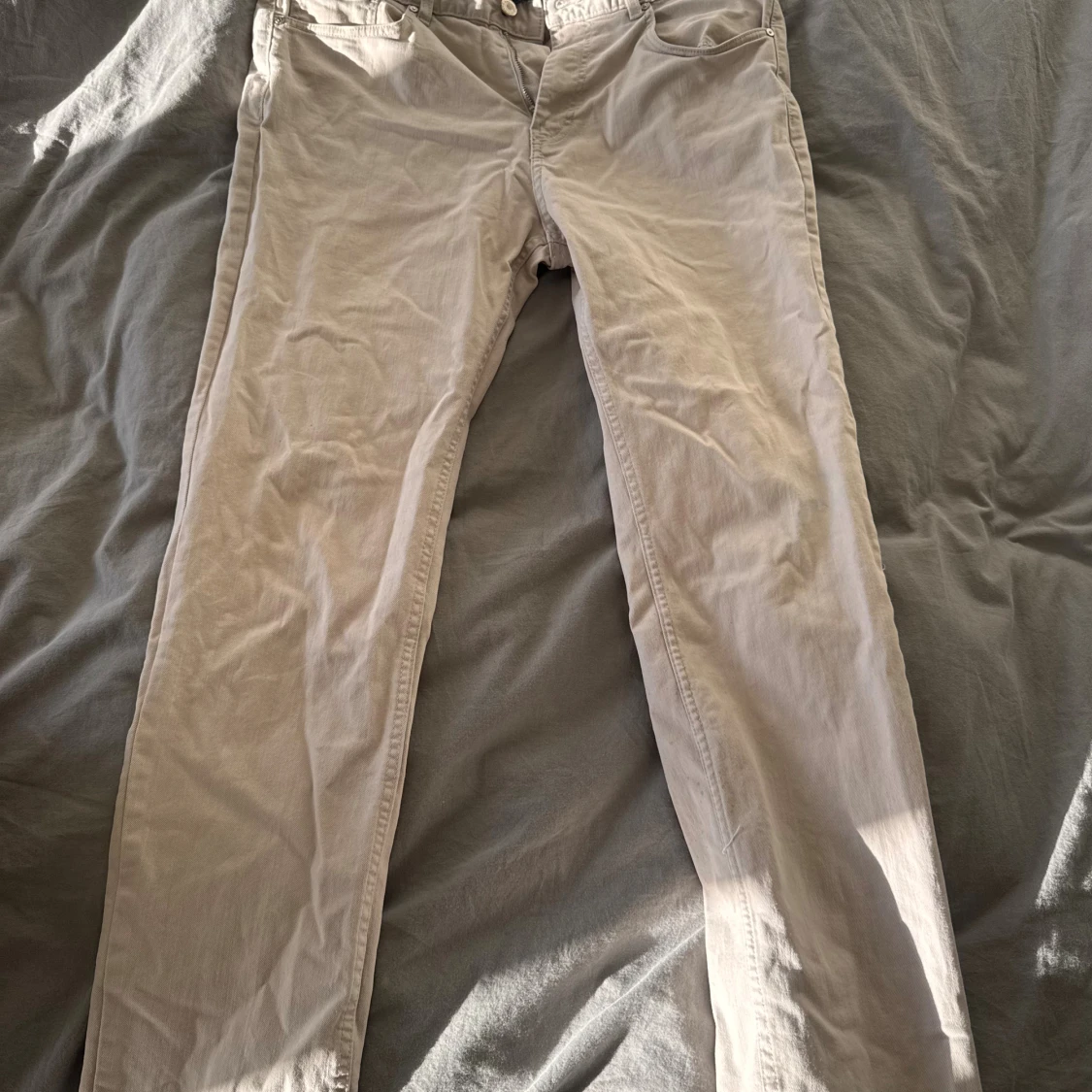 Beige chinos från H&M Regular Fit
