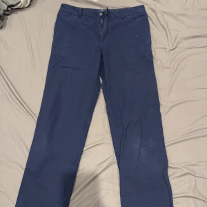Ralph lauren byxor - Ralph lauren chinos, skulle säga att de passar lång 180-190, står endast strl 20 men det är inte för barn
