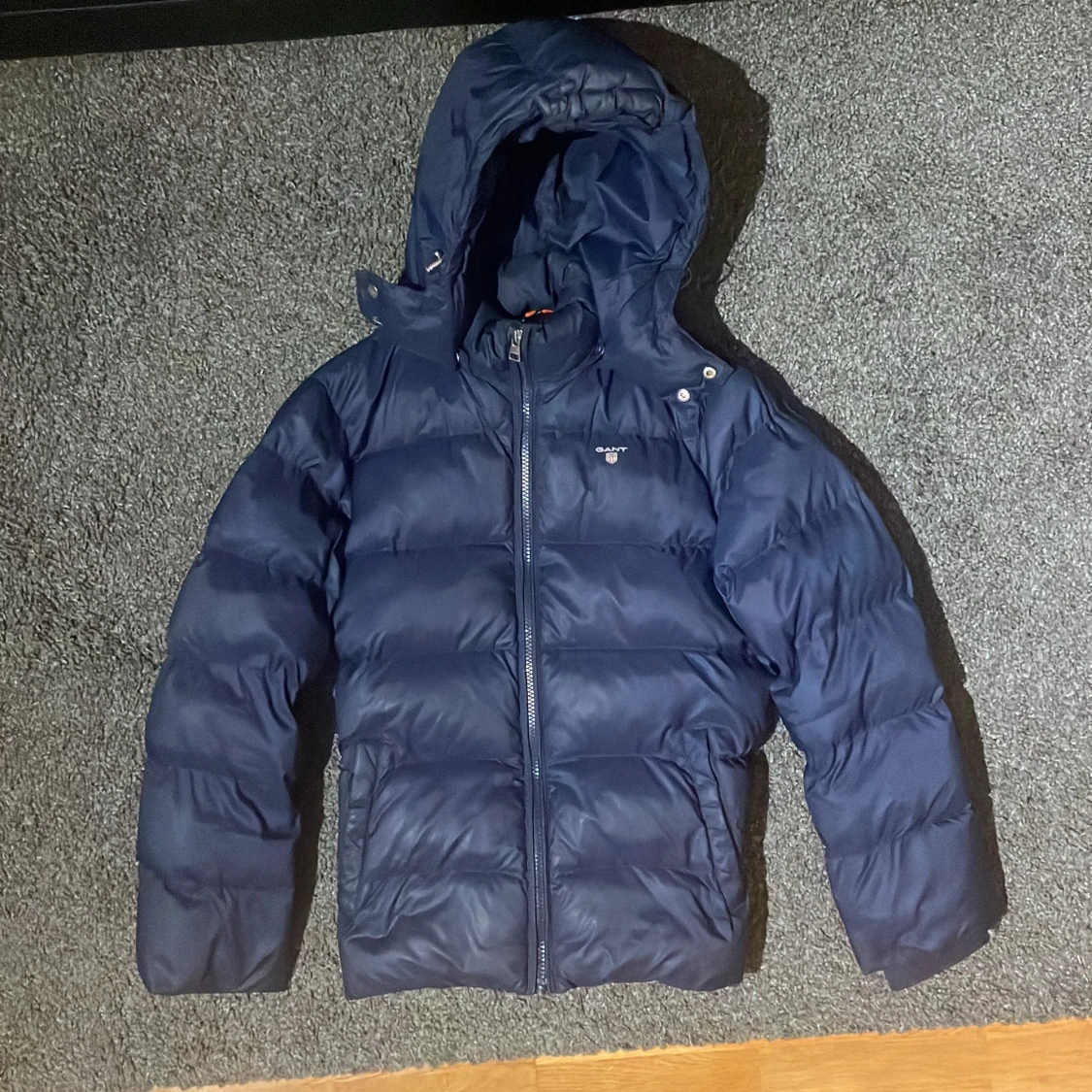 Mörkblå pufferjacka från Gant 146/152