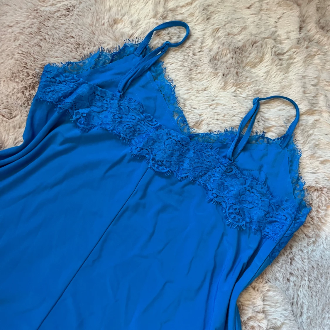 Blå linnetopp med spets från Amisu - 1