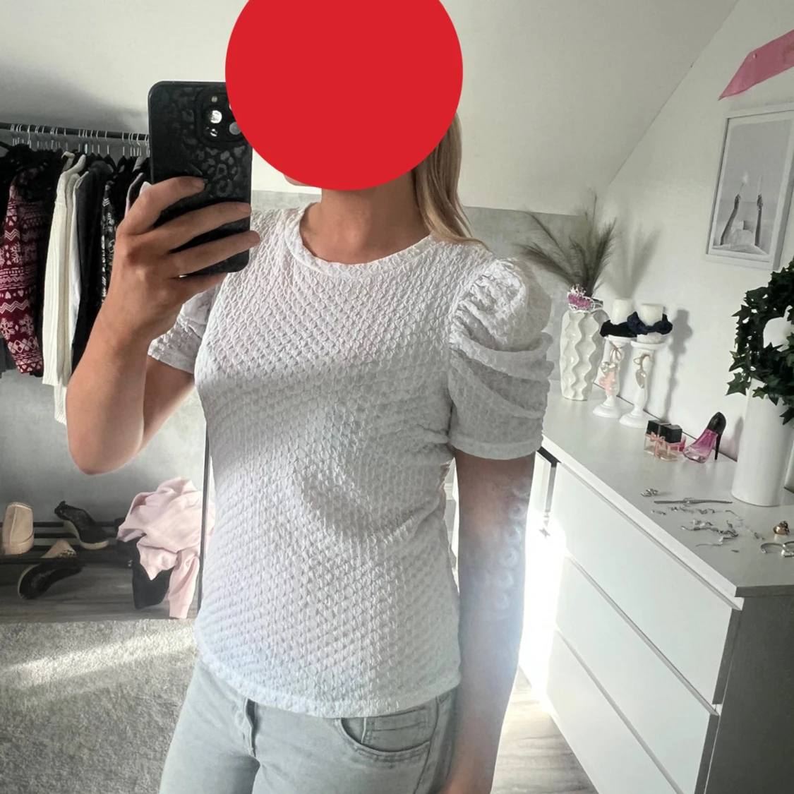 Vit blus med puffärm