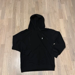 Ralph lauren hoodie - En ny och super skicka Ralph lauren hoodie redo för en ny ägare 