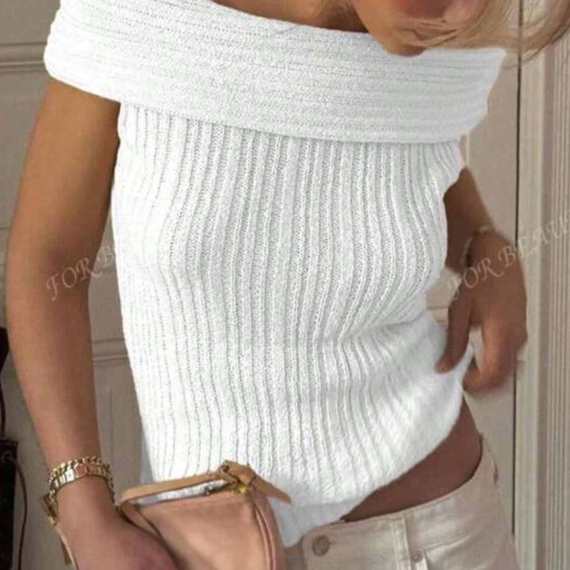 Vit ribbad offshoulder stickad topp