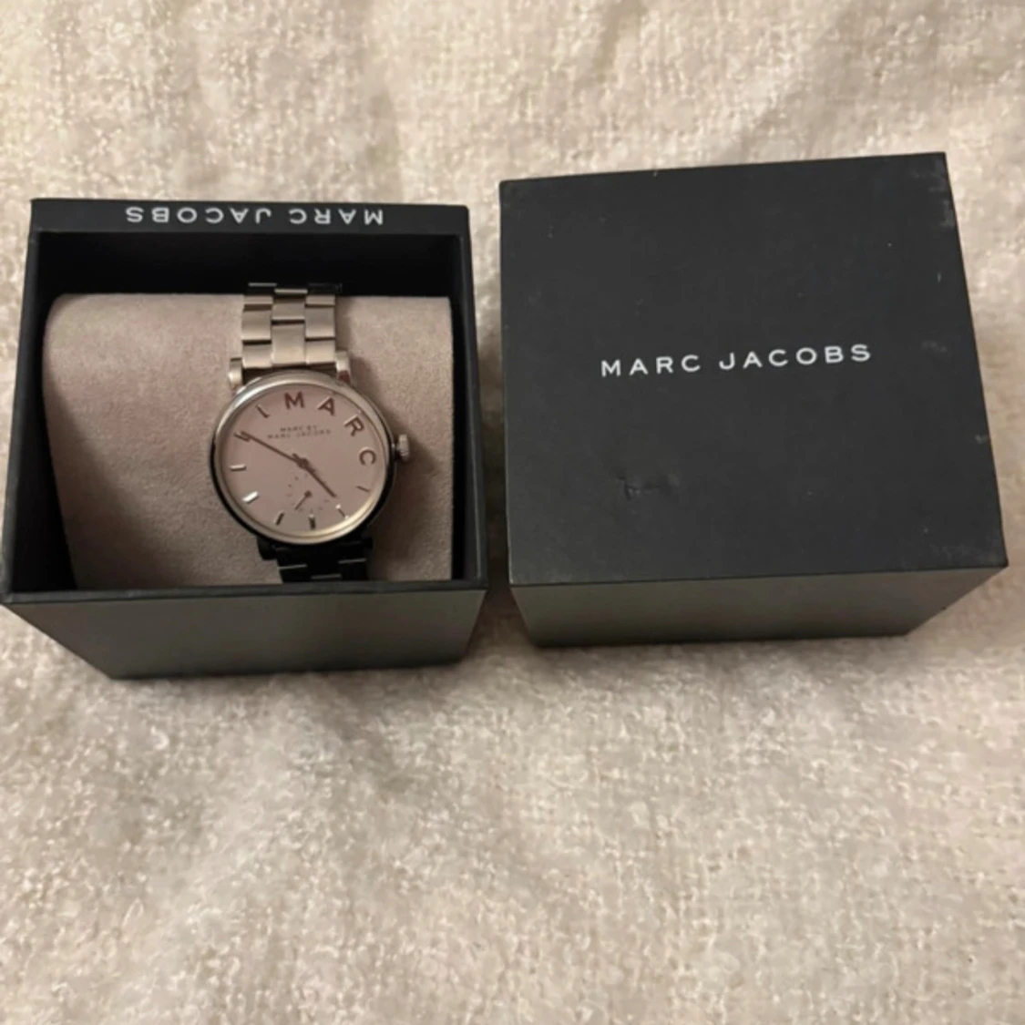 Silverfärgad klocka från Marc Jacobs