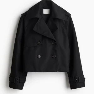 Svart croppad trenchcoat  - Croppad trenchcoat från hm i storlek s