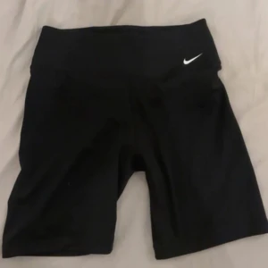 Nike shorts  - Knappt använda