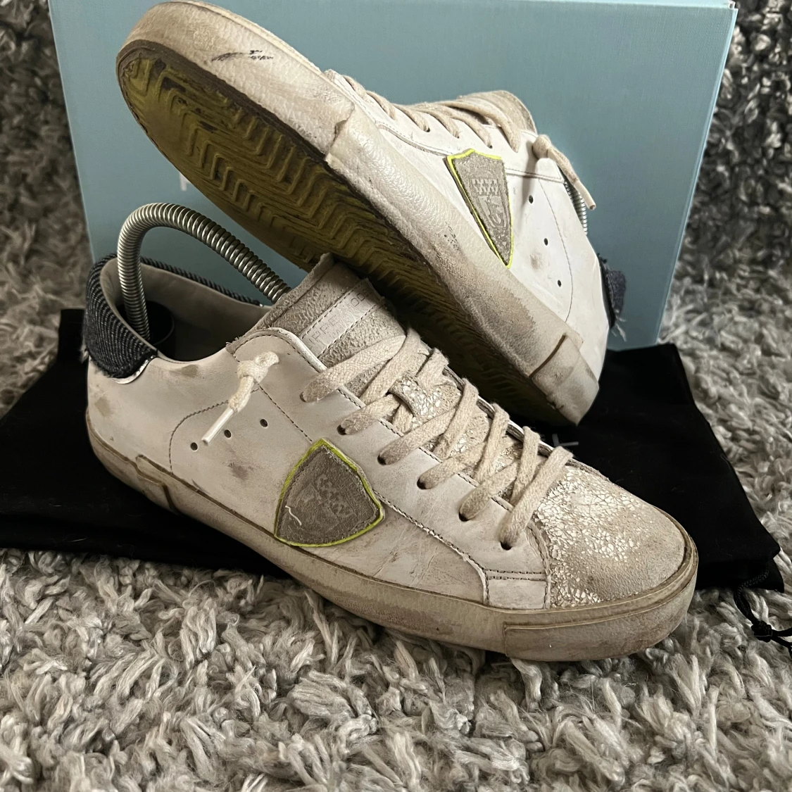 Philippe Model vita sneakers med detaljer (Limited) - 2