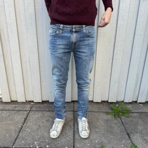 Nudie jeans  - Nudie jeans - Modell:  Skinny Sam - Storlek: W30/L32 - skick: 9/10 - Nypris runt 2000kr 