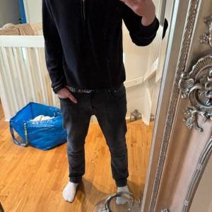 Solid half zip M - Säljer en solid halfzip i ruggigt bra skick. Den är i storleken M och om du har några funderingar är det bara att höra av sig🫡