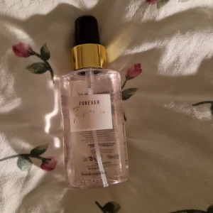 Forever tropical Bodymist 150ml från Hunkemöller - Forever bodymist från Hunkemöller, 150 ml. Har en väldigt fräsch doft och passar perfekt till sommaren.