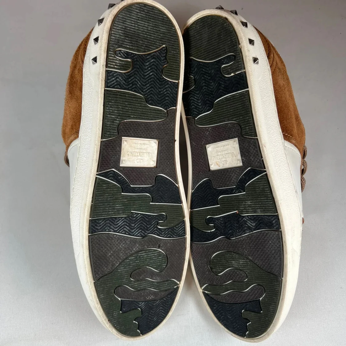 Valentino Garavani bruna sneakers mocka - 4