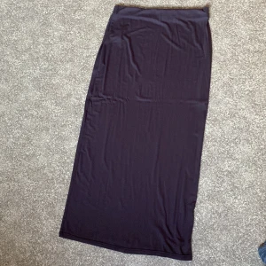 Brun långkjol från 157 - En brun långkjol från 157 i storlek S. Har använts några få gånger, men har inga defekter. Nypris: 150kr Kom gärna med prisförslag! 