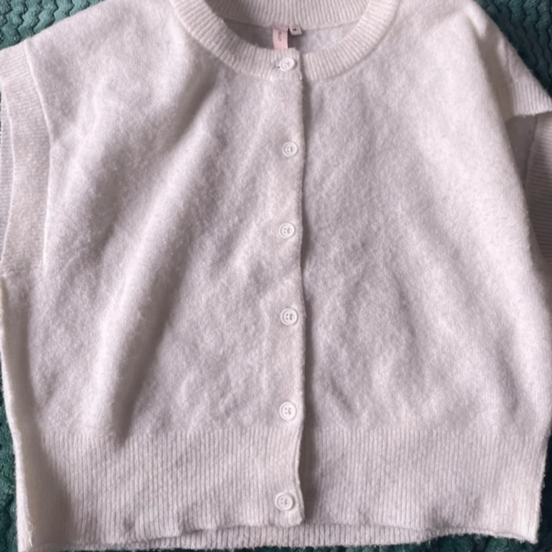 Vit kortärmad kofta med knappar - 1