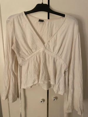 vit blus - fin blus! säljer för att jag inte använder den längre🥰