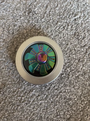 Fidgetspinner - En väldigt cool fidgetspinner, och fungerar bra. 